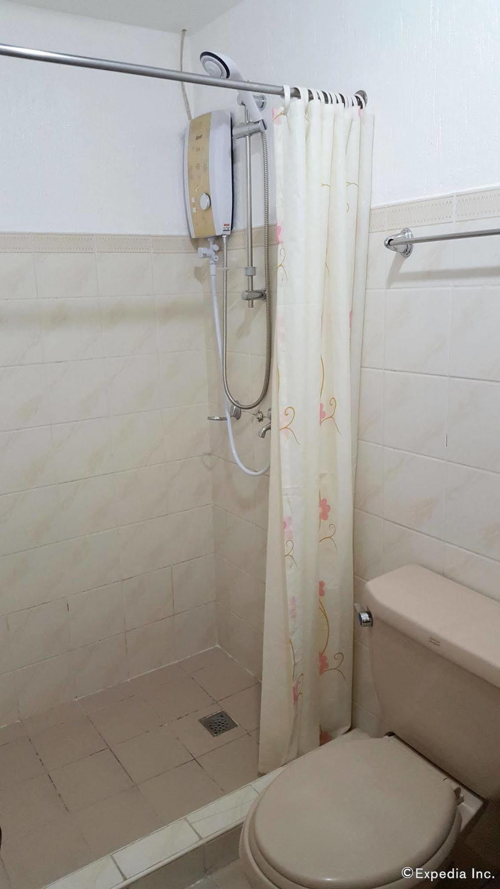 Vive Hotel Makati City Buitenkant foto